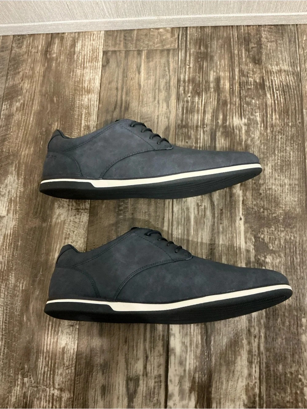 Aldo Men's Navy Lace-Up Derby with White Trim Size 10.5